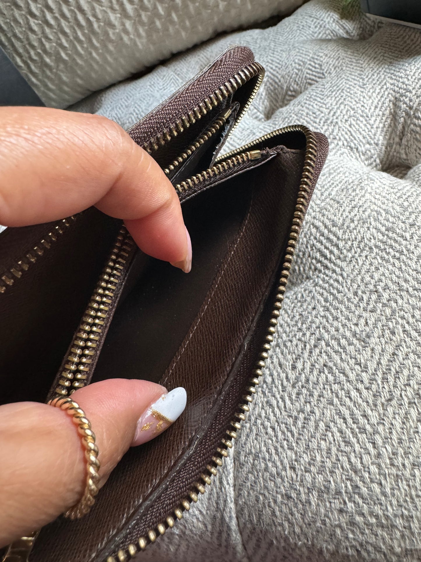 Louis Vuitton Midsize wallet in Damier Ebene