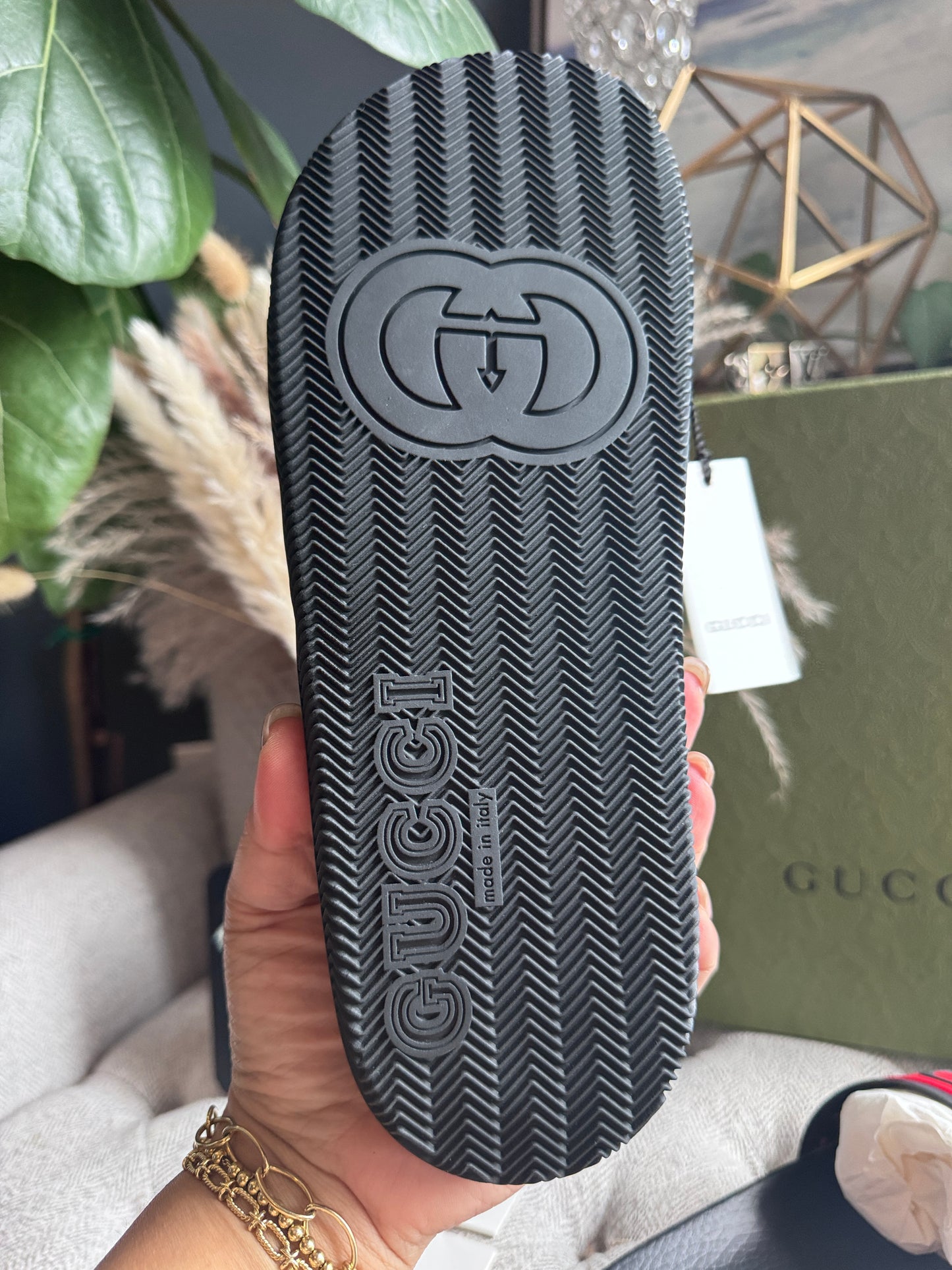 Gucci Men’s Interlocking Rubber Slides size 11