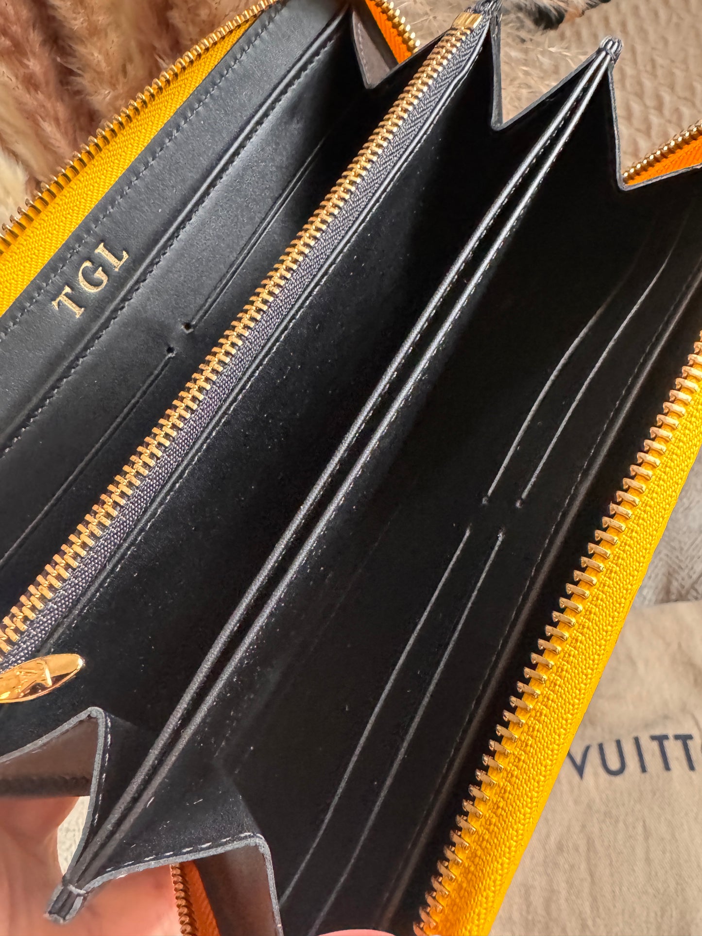 Louis Vuitton Limited Edition Kusama Zippy Wallet in Vernis