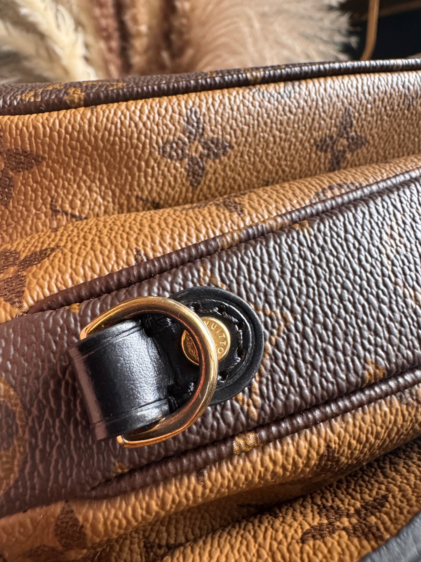 Louis Vuitton Pochette Metis in Reverse Monogram
