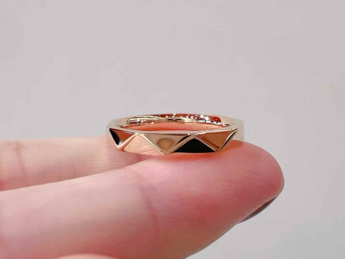 FOR PRE-ORDER ONLY-LAURENCE GRAFF Signature Ring in Rose Gold