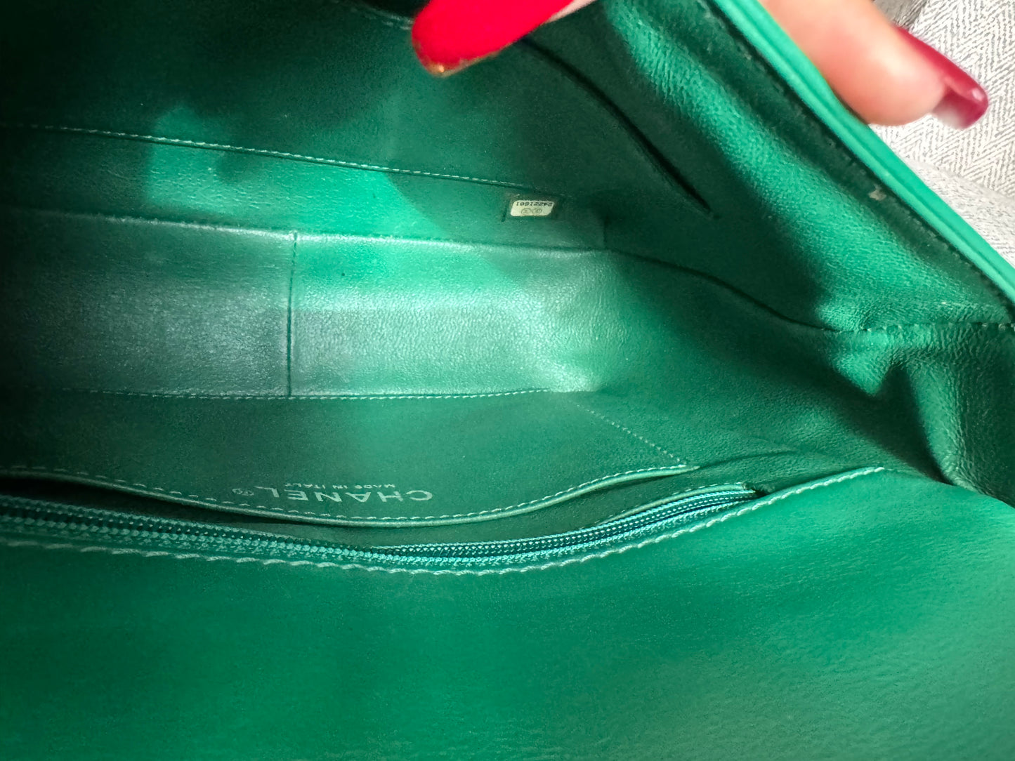 Chanel Rock My Shoulder Flap Green Quilted Calfskin/ Naturally Grained Sheepskin Inner Lining/MAR -Métal Aged Ruthenium Hardware (SN 24221601)
