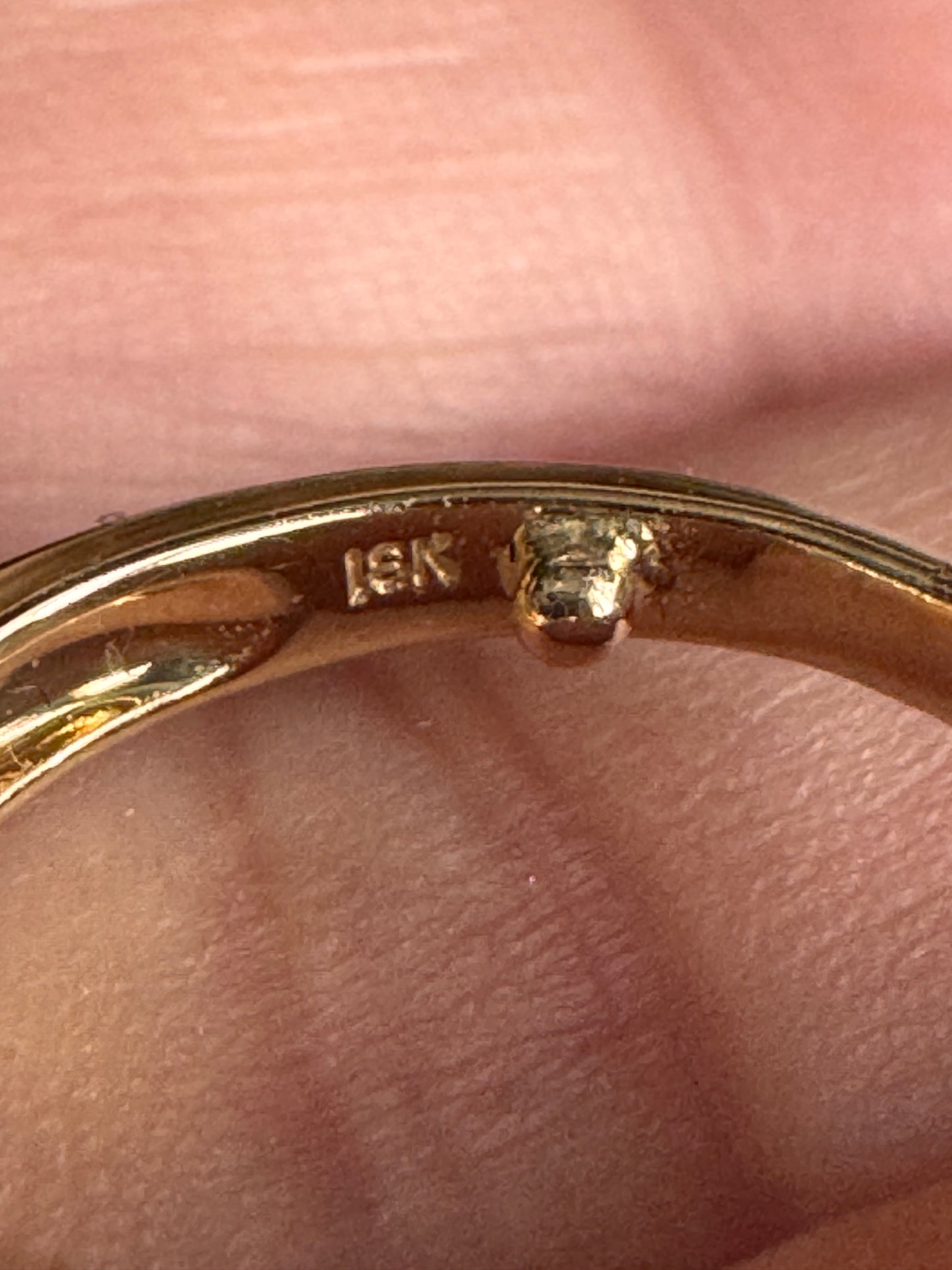18 k Gold Band with Natural Diamonds