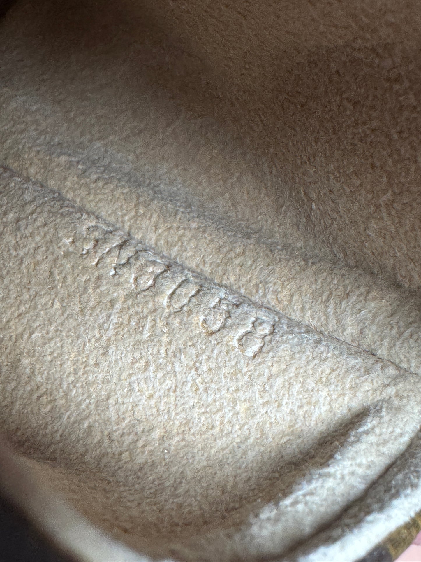 Louis Vuitton Etui Telephone MM