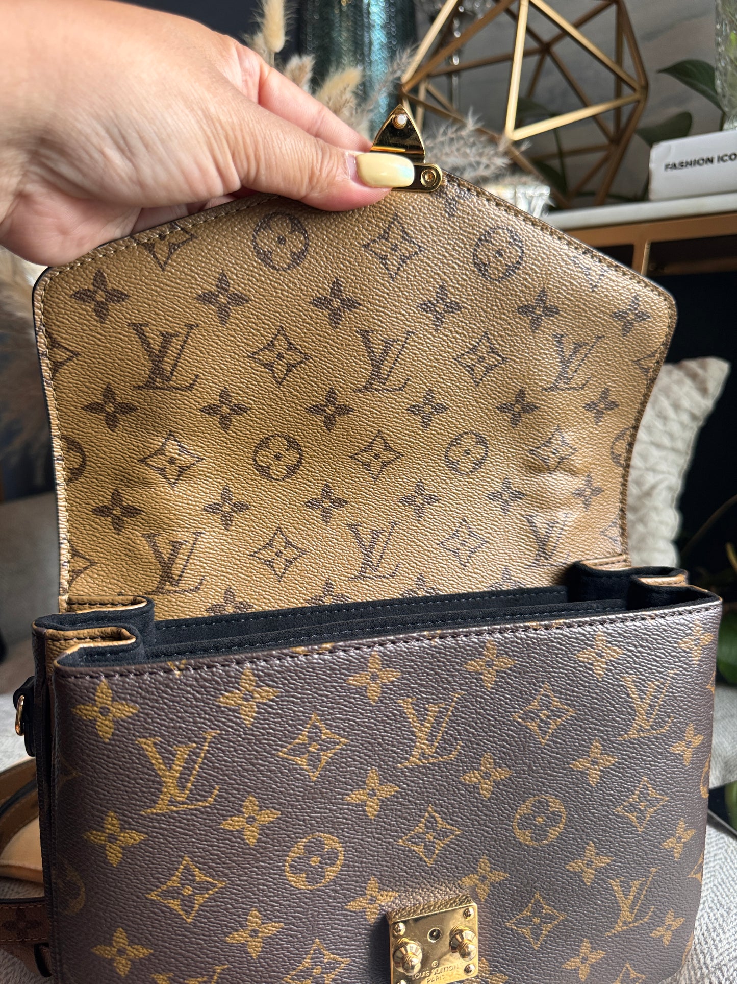 Louis Vuitton Pochette Metis in Reverse Monogram
