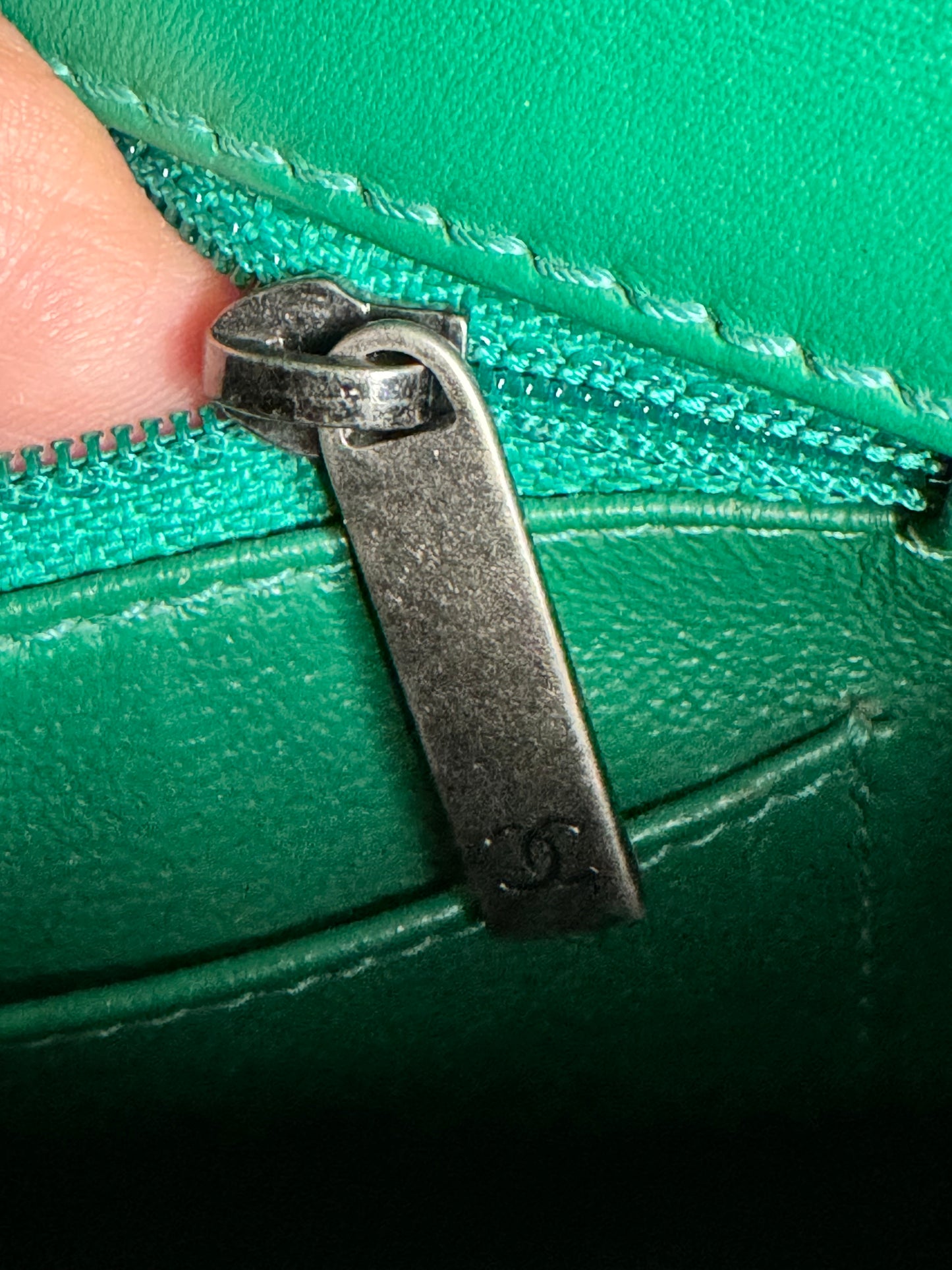 Chanel Rock My Shoulder Flap Green Quilted Calfskin/ Naturally Grained Sheepskin Inner Lining/MAR -Métal Aged Ruthenium Hardware (SN 24221601)
