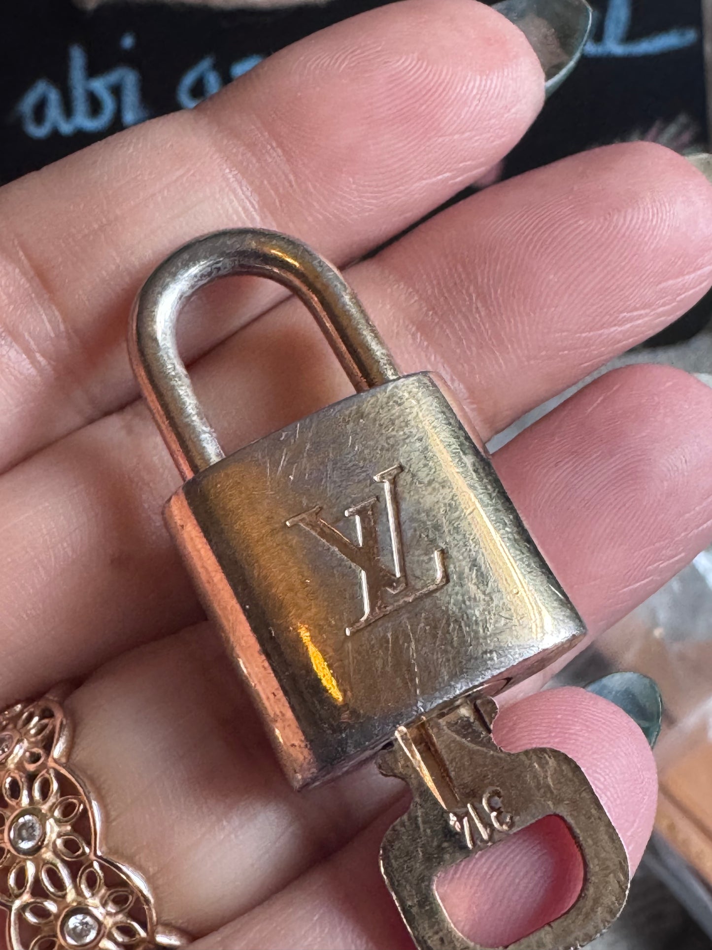 Louis Vuitton Luggage tag/Poignet + Lock/Key Bundle