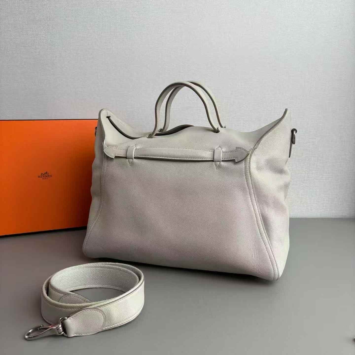 FOR PREORDER ONLY- Hermes Oxer