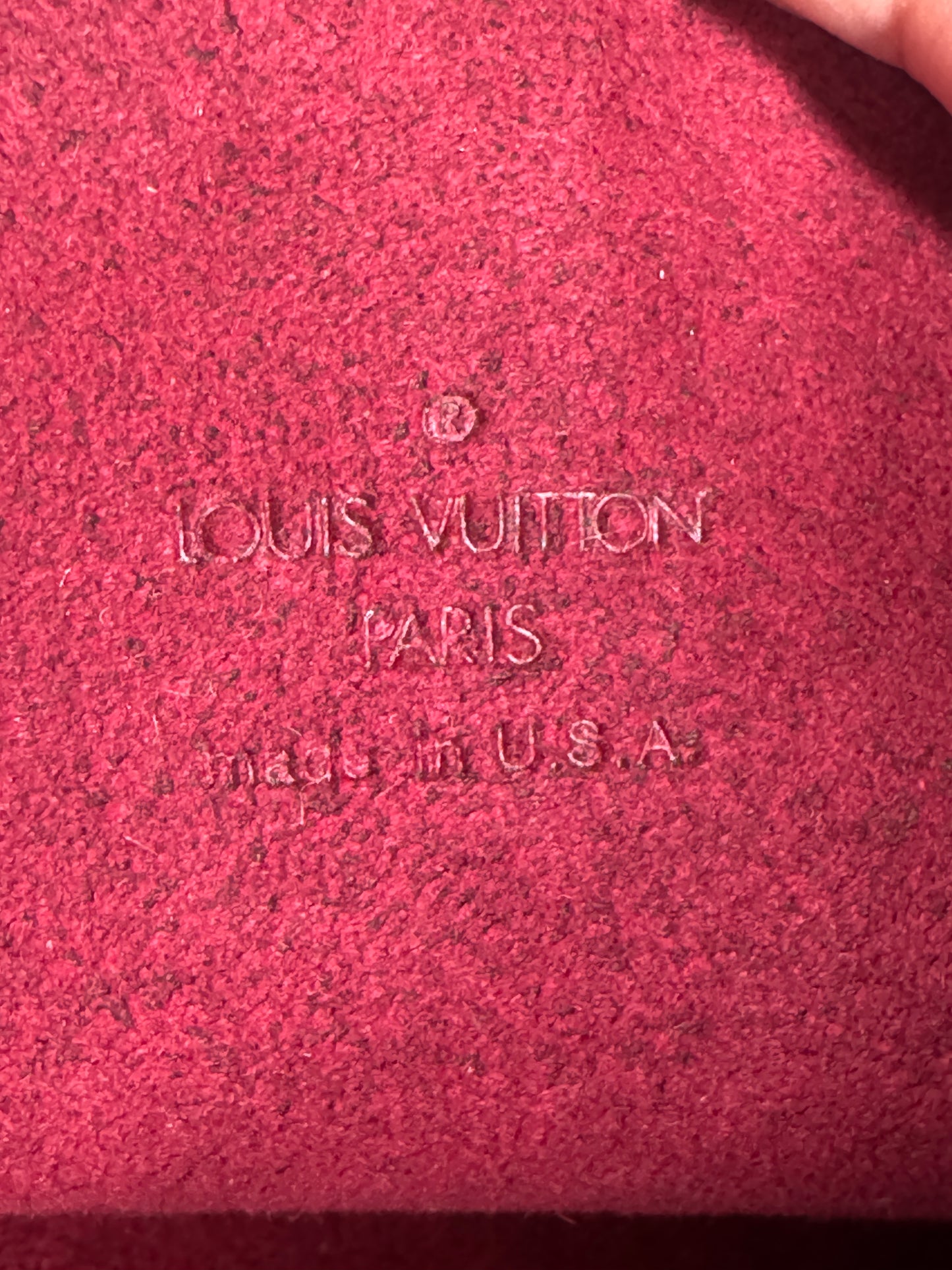 LOUIS VUITTON
Monogram Multicolor Pochette Accessoires in Blanc