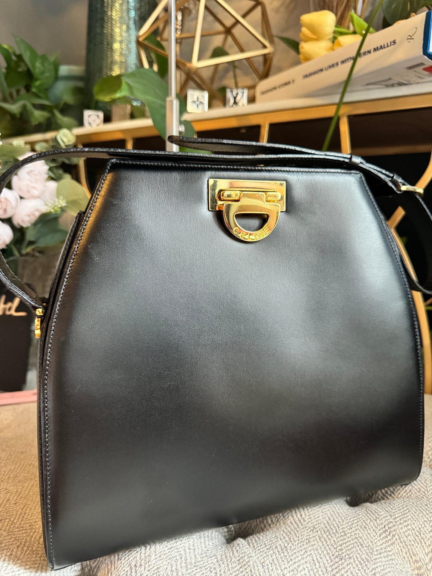 Celine Vintage Crossbody/Shoulder bag in Black, Gold Hardware
