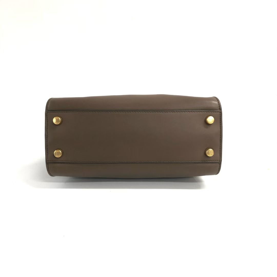 PREORDER ONLY-FENDI Peekaboo