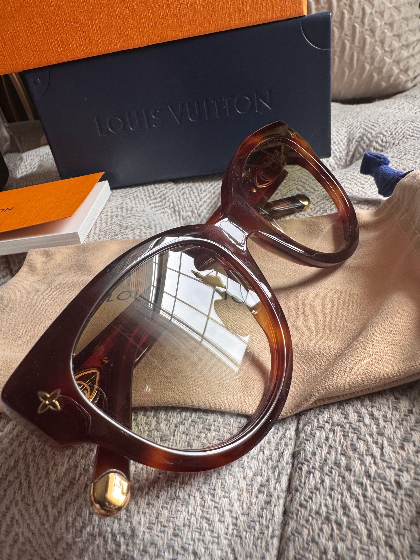 Louis Vuitton Sunnies