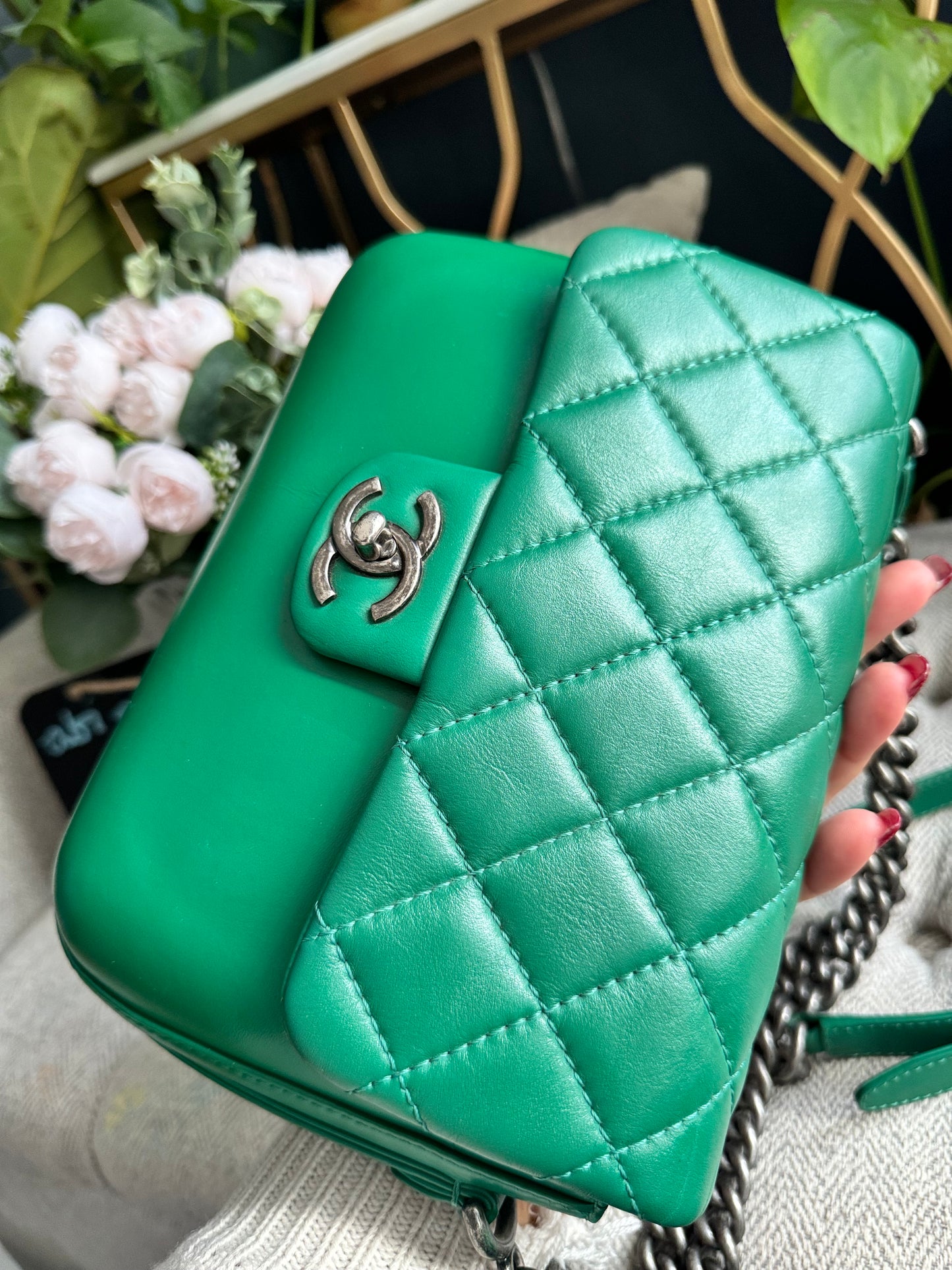 Chanel Rock My Shoulder Flap Green Quilted Calfskin/ Naturally Grained Sheepskin Inner Lining/MAR -Métal Aged Ruthenium Hardware (SN 24221601)