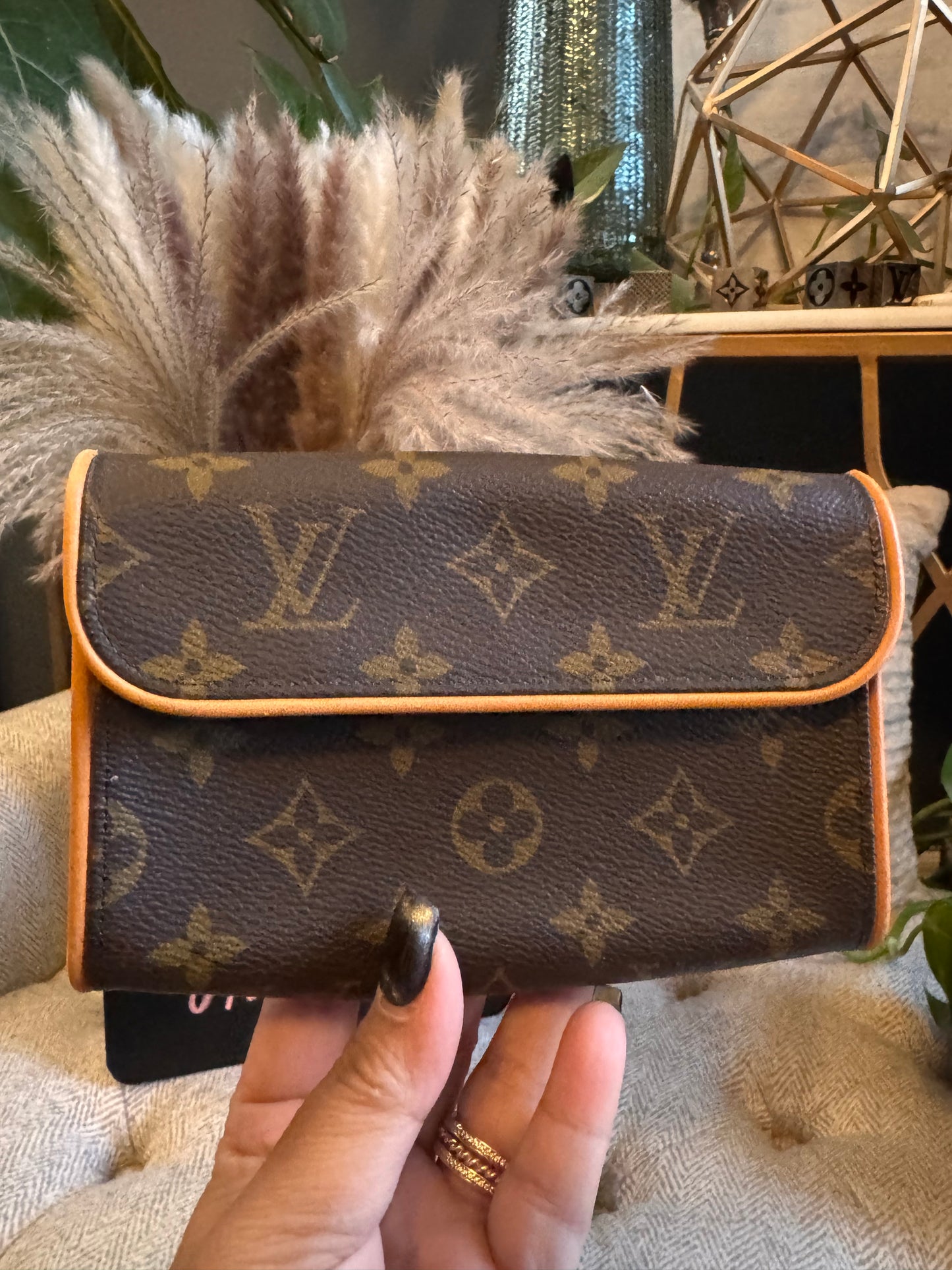 Louis Vuitton Pochette Florentine size SMALL