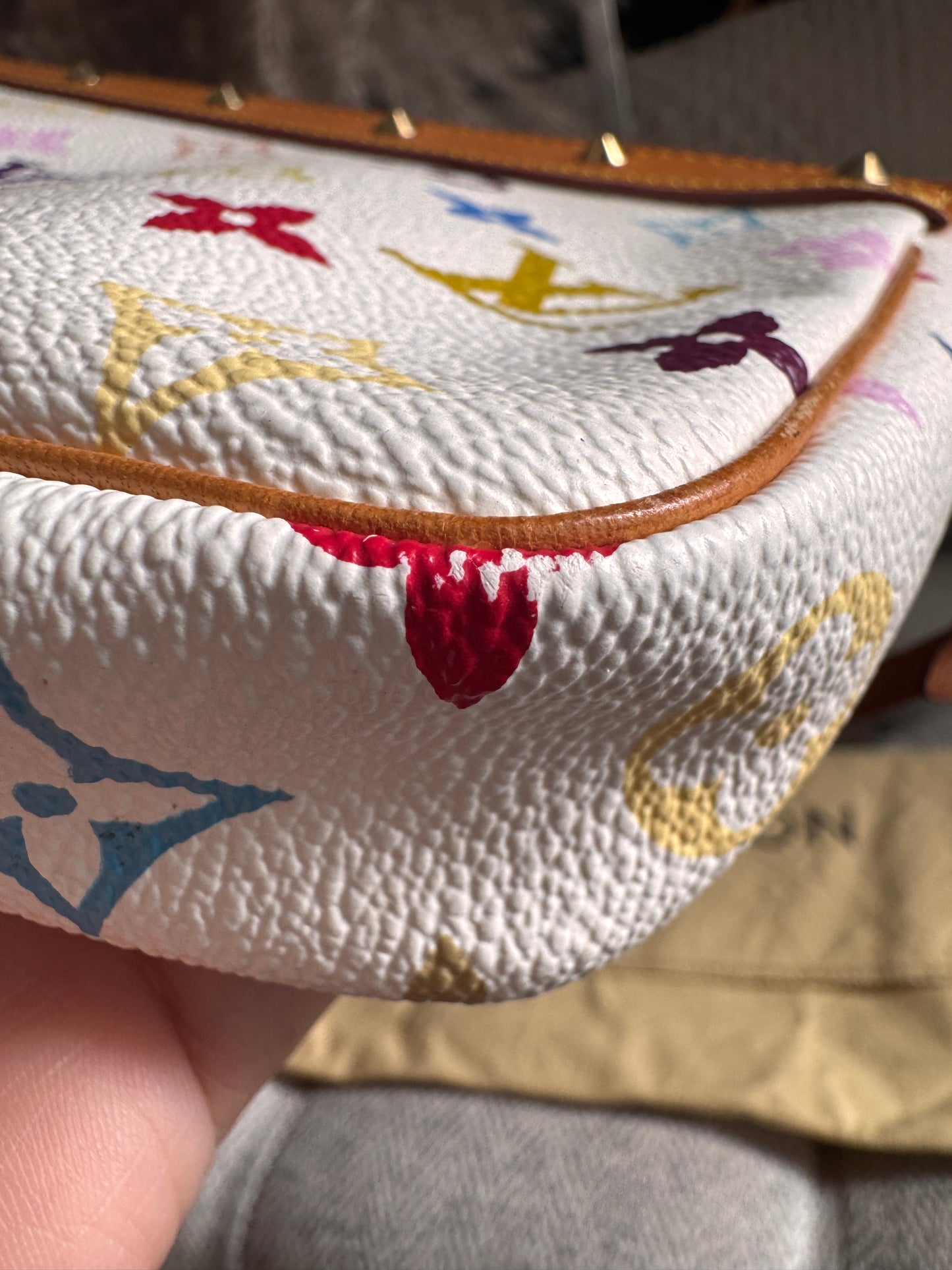 LOUIS VUITTON
Monogram Multicolor Pochette Accessoires in Blanc