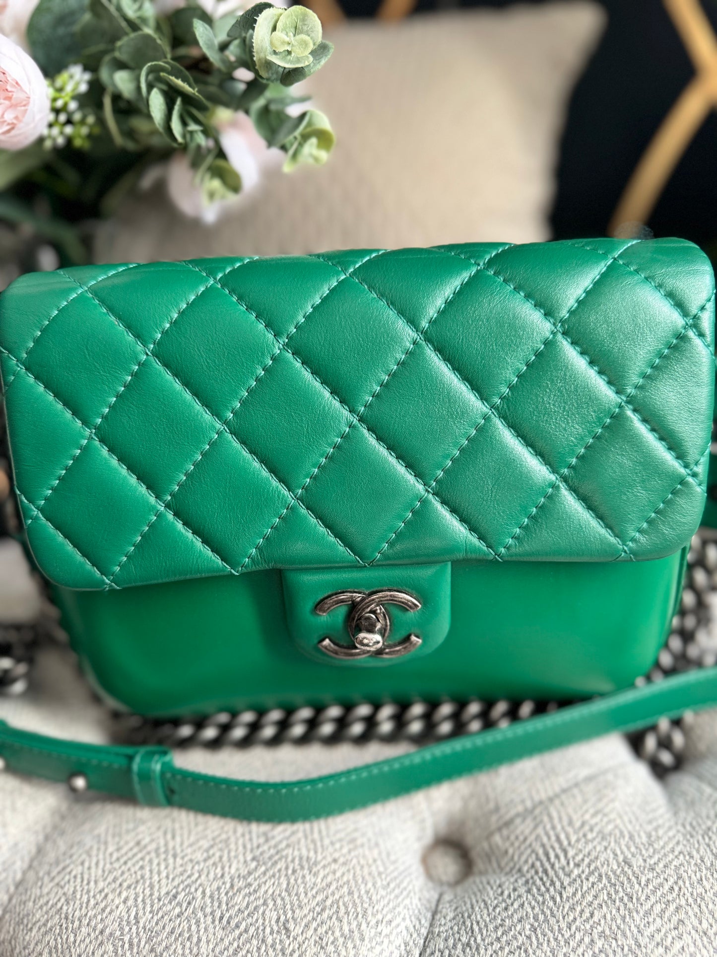Chanel Rock My Shoulder Flap Green Quilted Calfskin/ Naturally Grained Sheepskin Inner Lining/MAR -Métal Aged Ruthenium Hardware (SN 24221601)