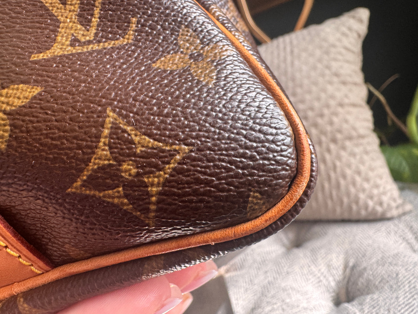 Louis Vuitton Speedy B 25 in monogram