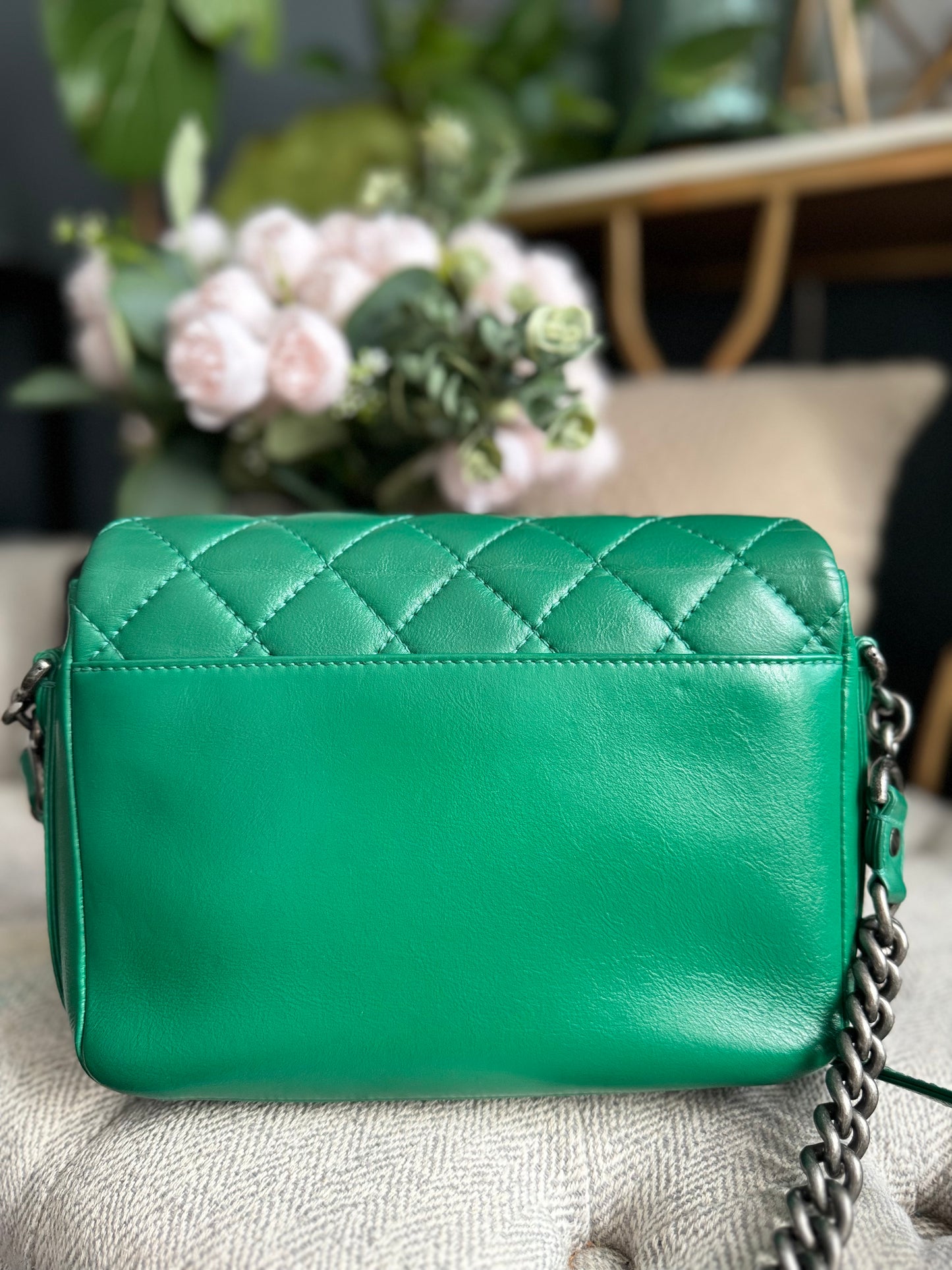 Chanel Rock My Shoulder Flap Green Quilted Calfskin/ Naturally Grained Sheepskin Inner Lining/MAR -Métal Aged Ruthenium Hardware (SN 24221601)