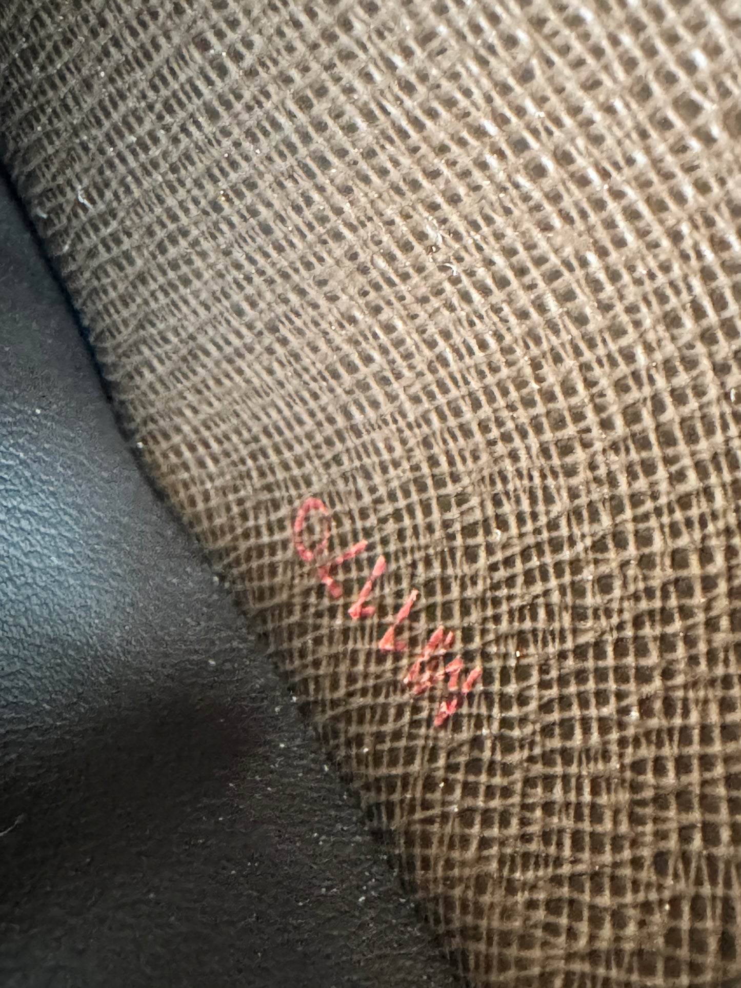 Louis Vuitton Midsize wallet in Damier Ebene