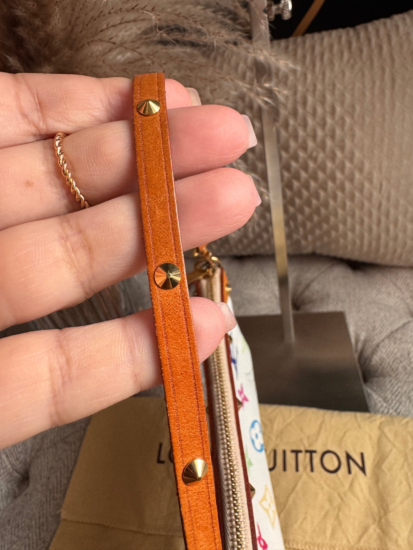 LOUIS VUITTON
Monogram Multicolor Pochette Accessoires in Blanc
