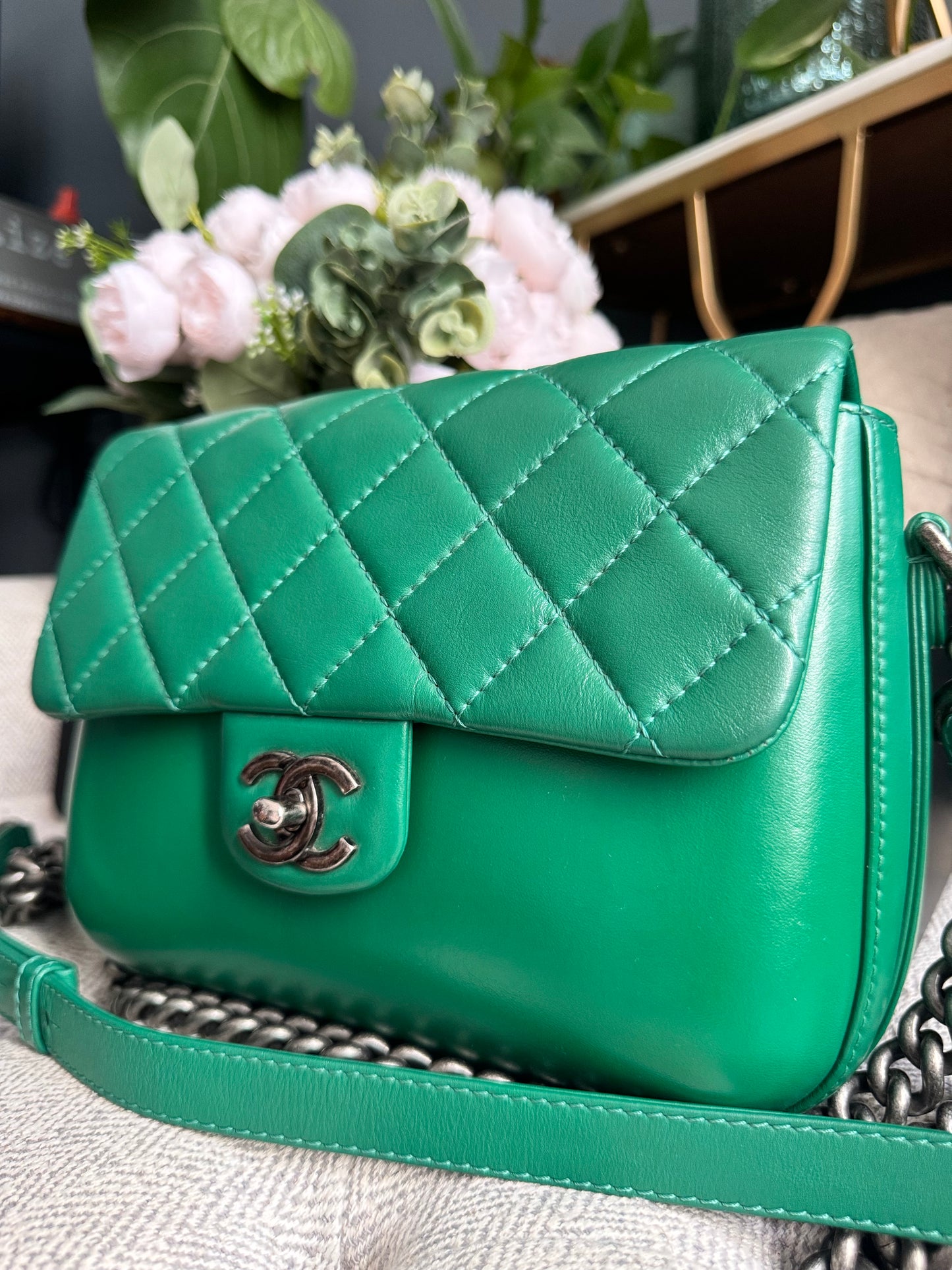 Chanel Rock My Shoulder Flap Green Quilted Calfskin/ Naturally Grained Sheepskin Inner Lining/MAR -Métal Aged Ruthenium Hardware (SN 24221601)