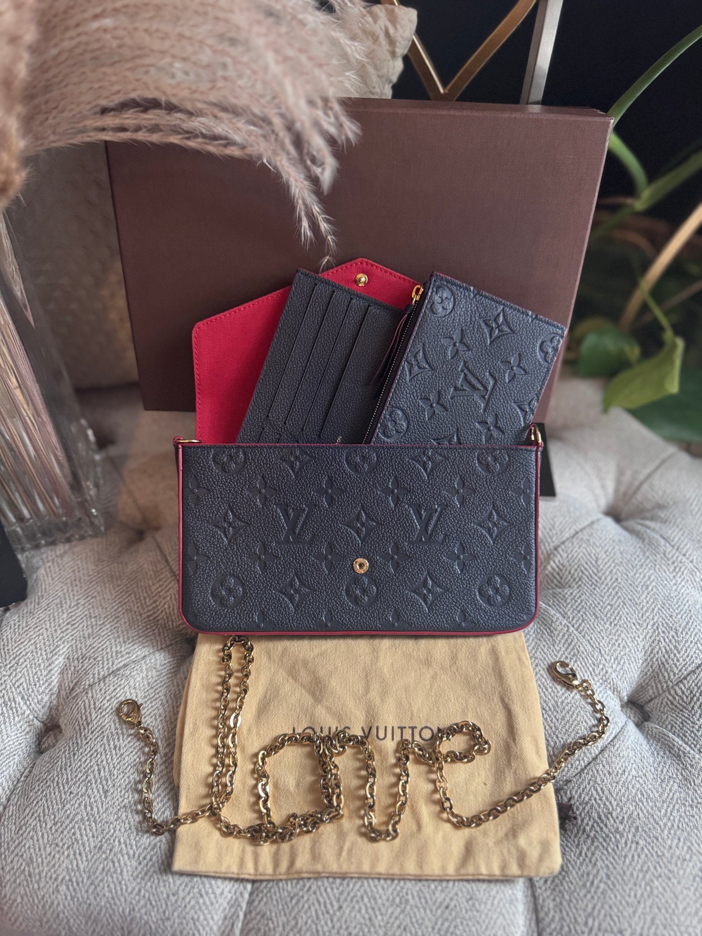 Louis Vuitton Pochette Felicie in Empreinte Marine Rouge