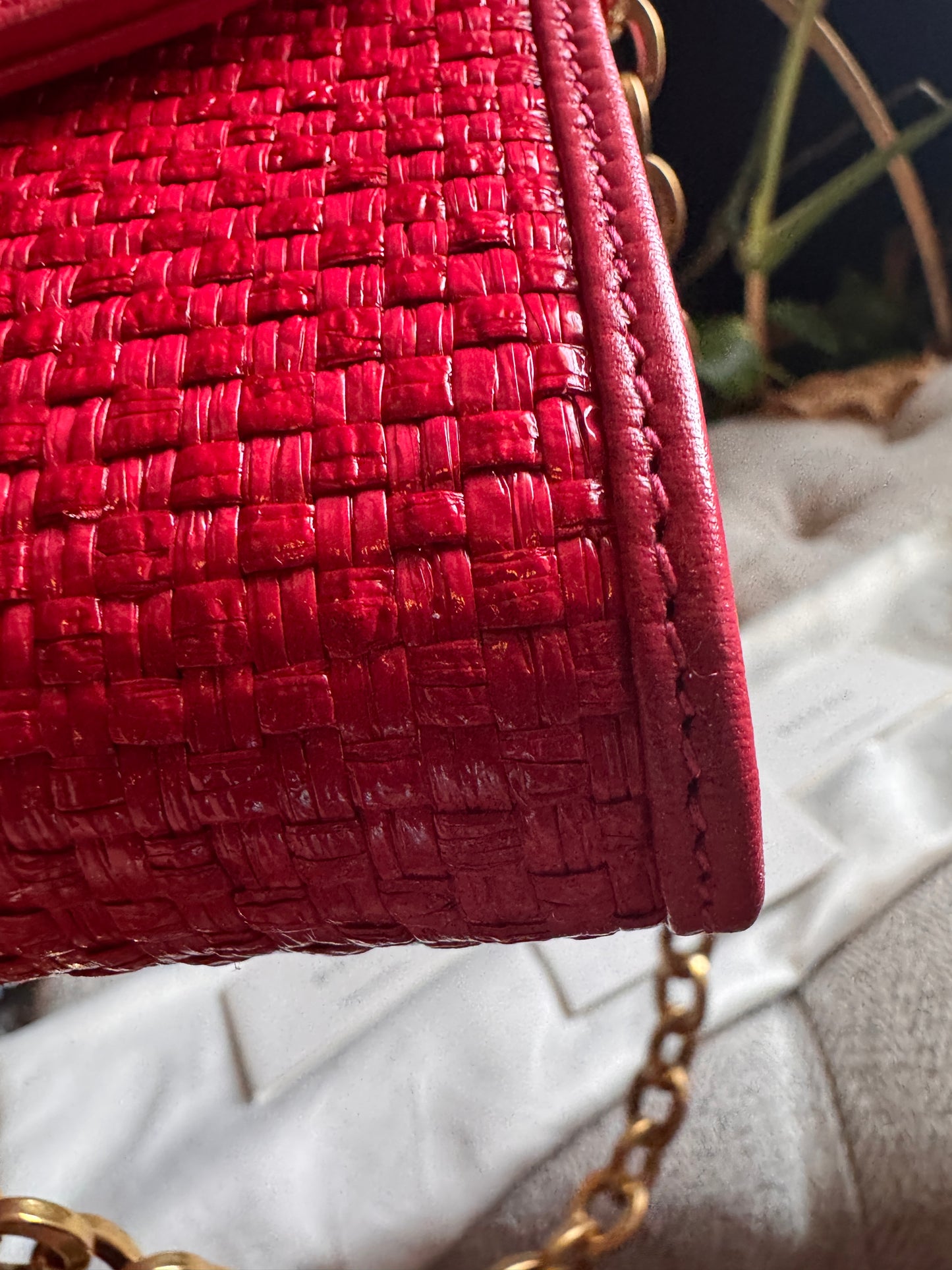 Gucci Horsebit 1955 Raffia Chain Bag in Red