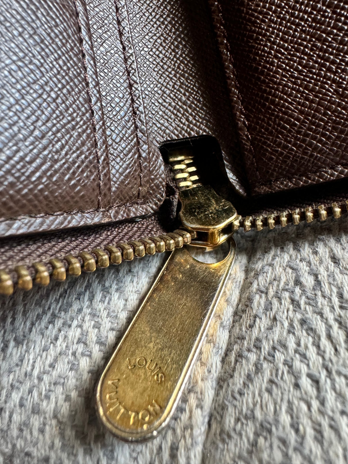 Louis Vuitton Midsize wallet in Damier Ebene