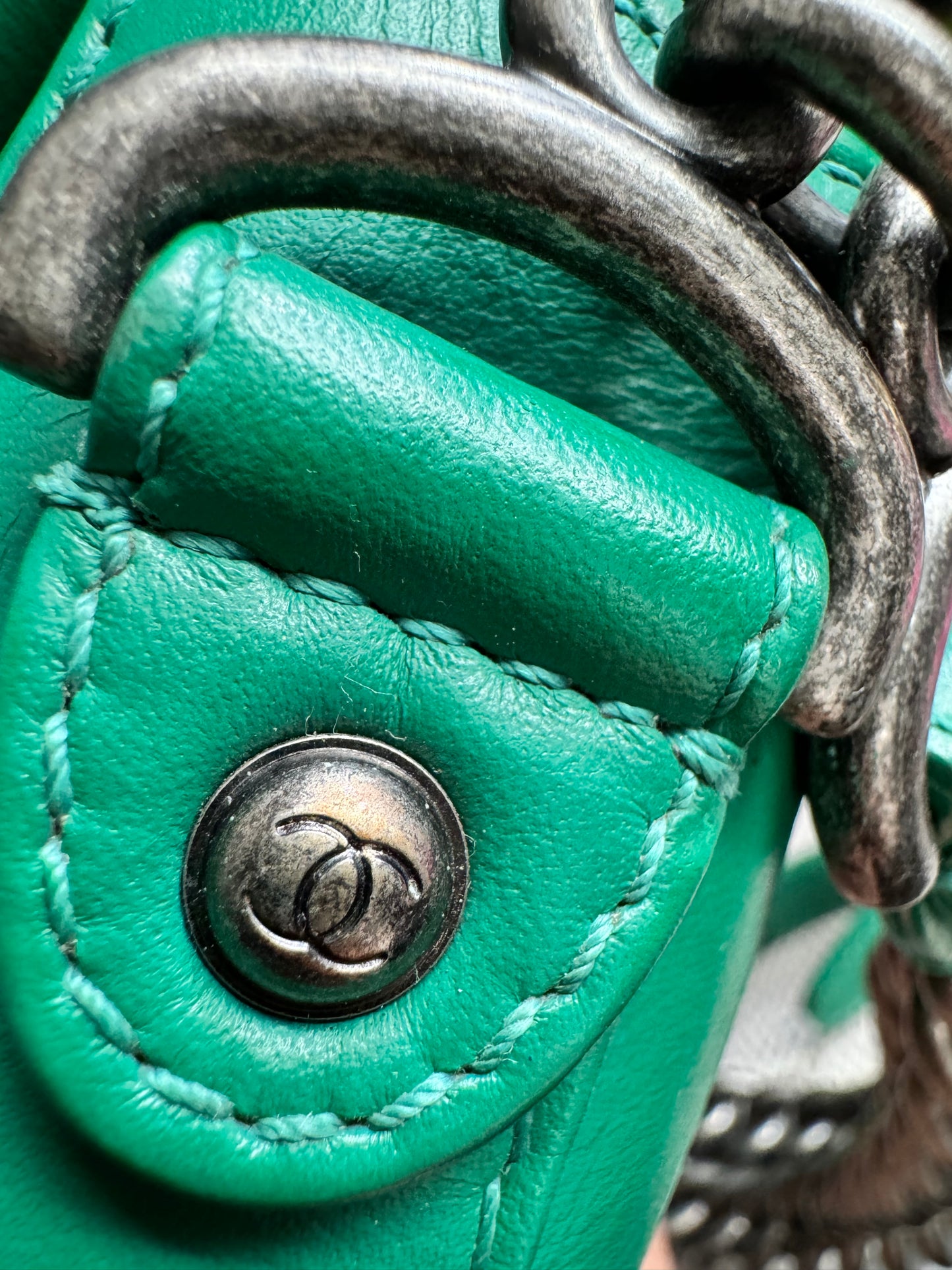 Chanel Rock My Shoulder Flap Green Quilted Calfskin/ Naturally Grained Sheepskin Inner Lining/MAR -Métal Aged Ruthenium Hardware (SN 24221601)