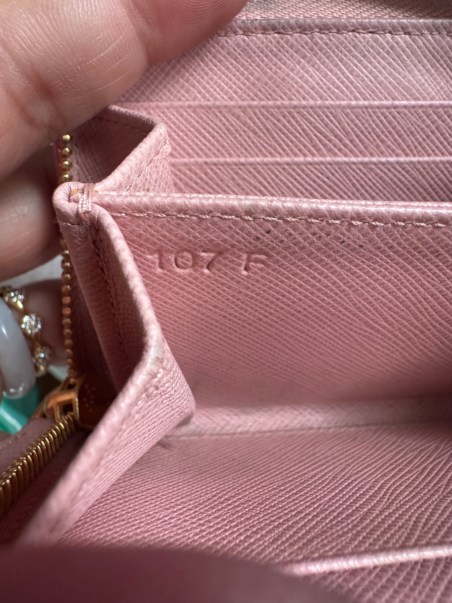 Prada Saffiano Compact wallet in Orchidea