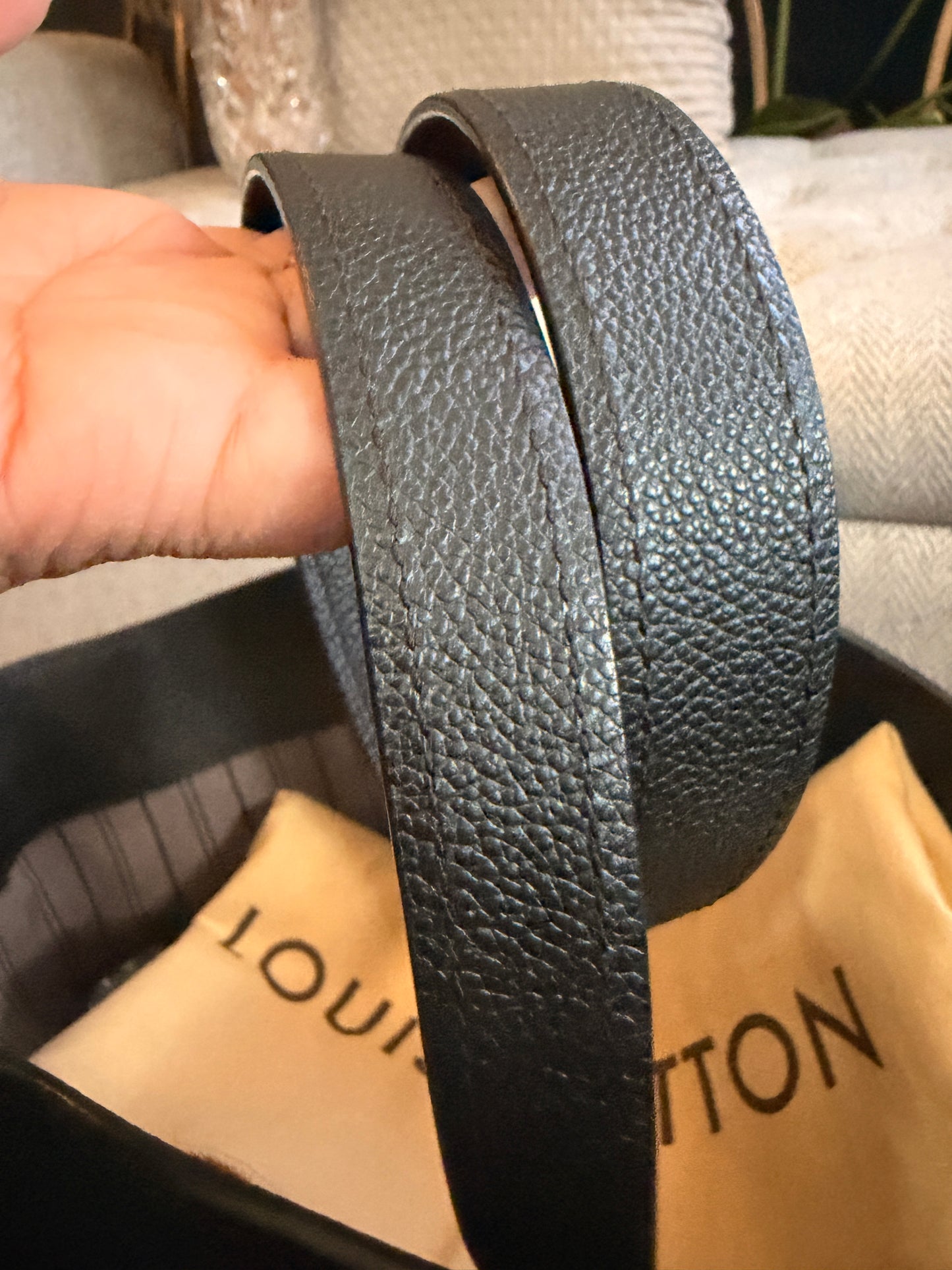 LOUIS VUITTON Empreinte Bagatelle in Noir
