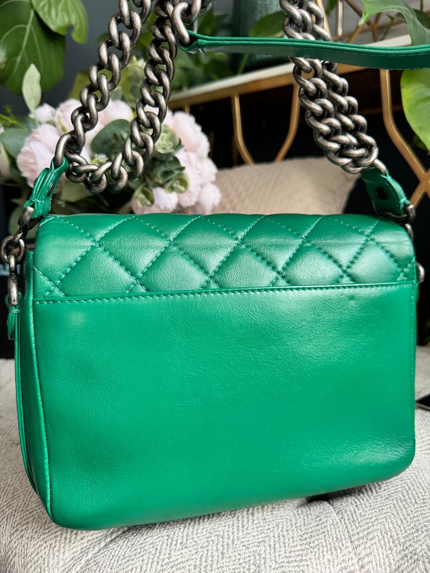 Chanel Rock My Shoulder Flap Green Quilted Calfskin/ Naturally Grained Sheepskin Inner Lining/MAR -Métal Aged Ruthenium Hardware (SN 24221601)