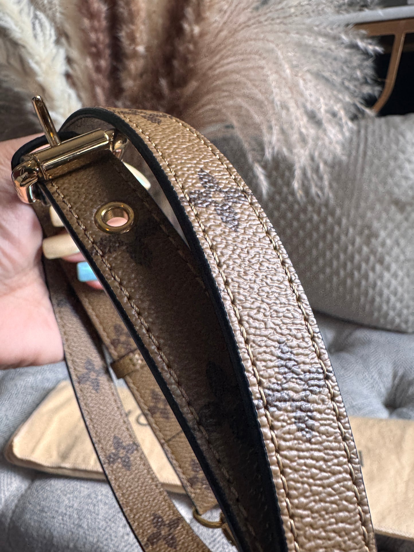 Louis Vuitton Pochette Metis in Reverse Monogram
