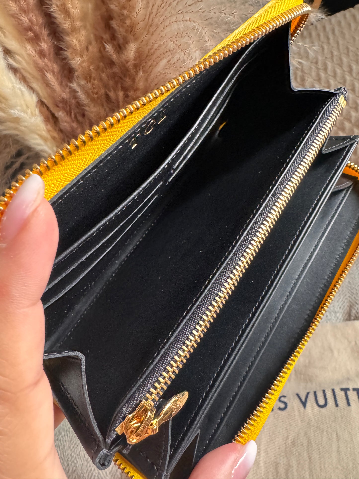 Louis Vuitton Limited Edition Kusama Zippy Wallet in Vernis