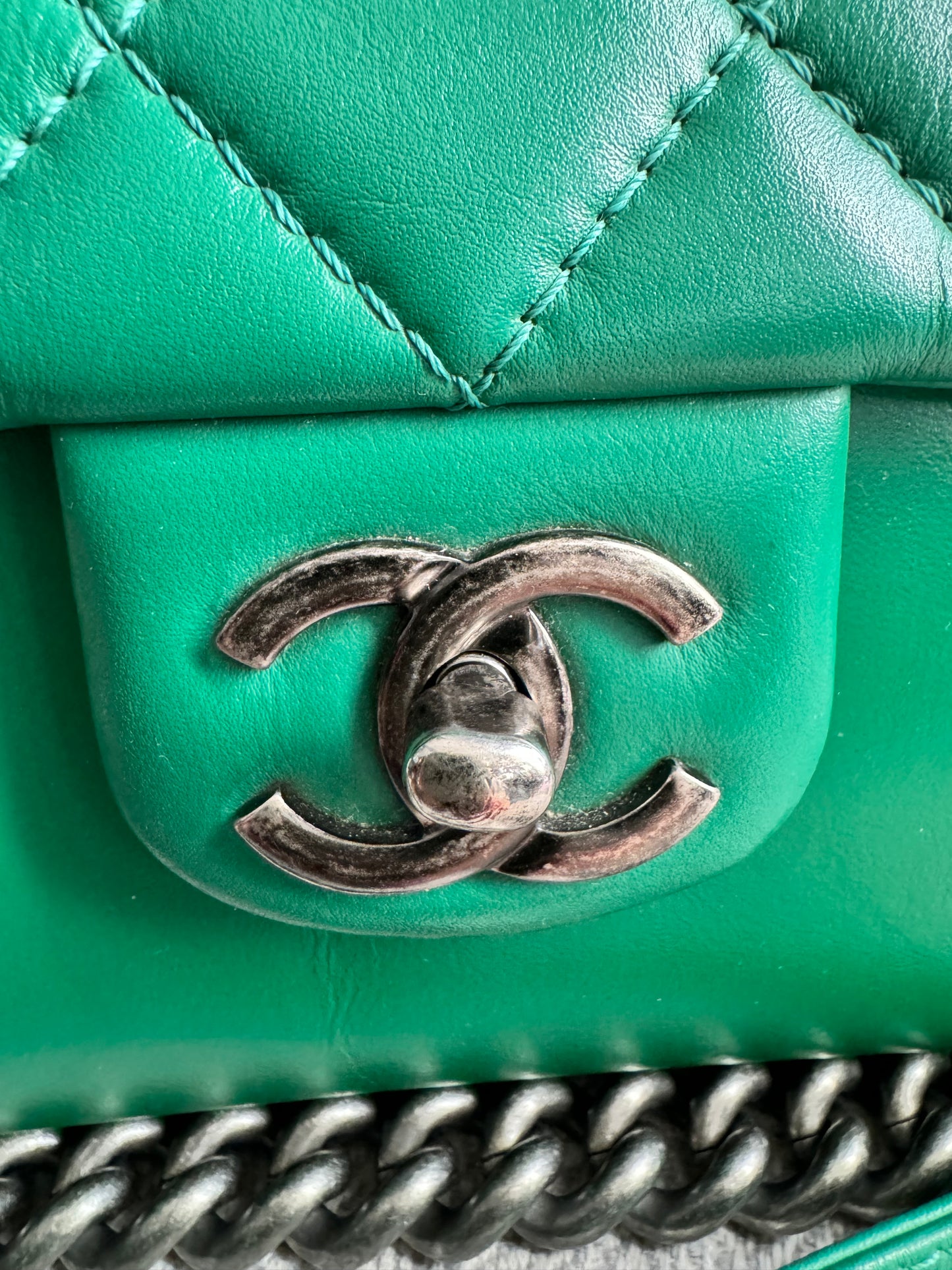 Chanel Rock My Shoulder Flap Green Quilted Calfskin/ Naturally Grained Sheepskin Inner Lining/MAR -Métal Aged Ruthenium Hardware (SN 24221601)