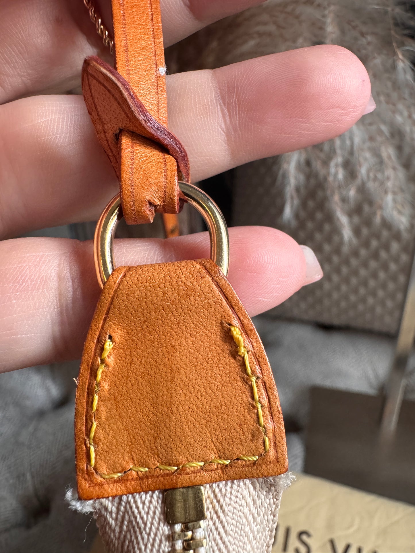 LOUIS VUITTON
Monogram Multicolor Pochette Accessoires in Blanc
