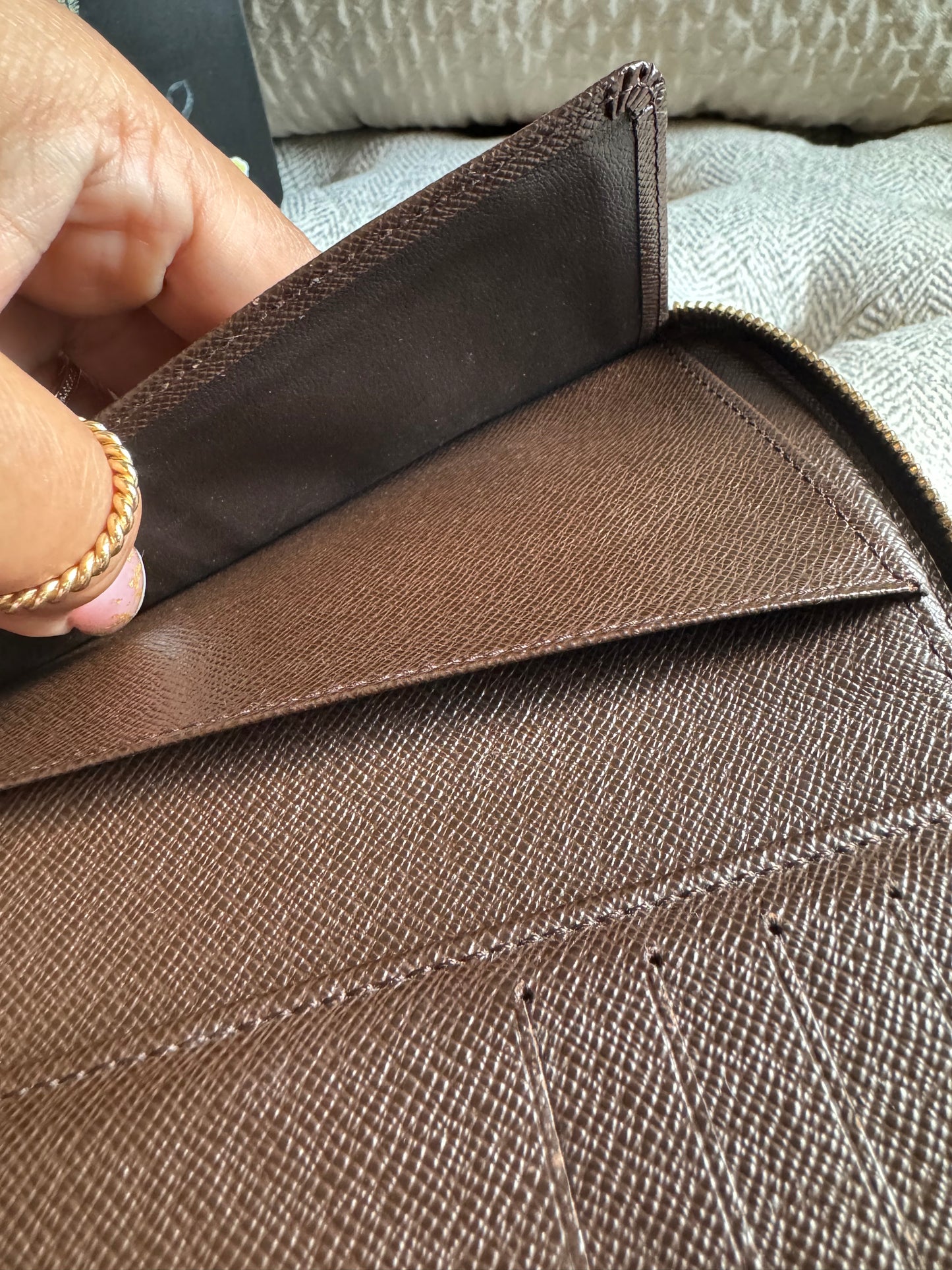 Louis Vuitton Midsize wallet in Damier Ebene