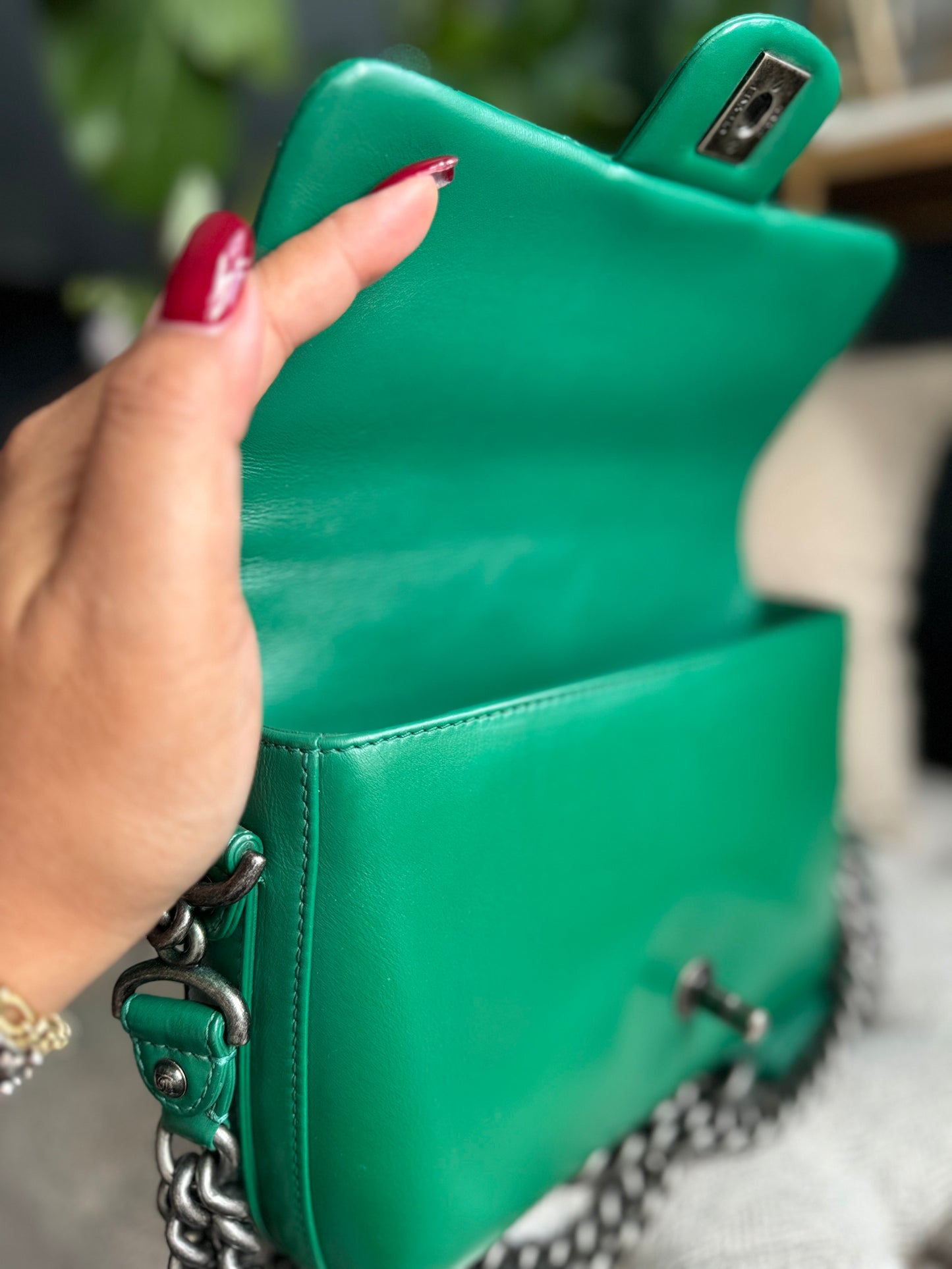Chanel Rock My Shoulder Flap Green Quilted Calfskin/ Naturally Grained Sheepskin Inner Lining/MAR -Métal Aged Ruthenium Hardware (SN 24221601)