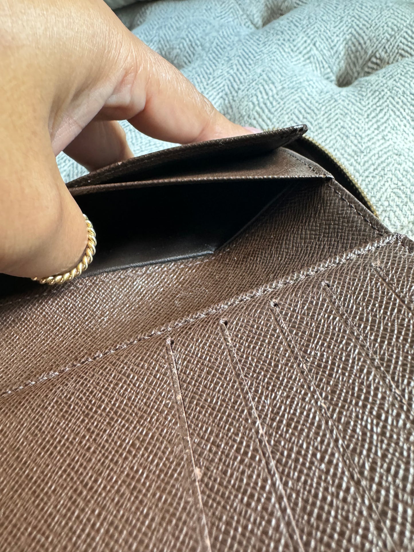 Louis Vuitton Midsize wallet in Damier Ebene