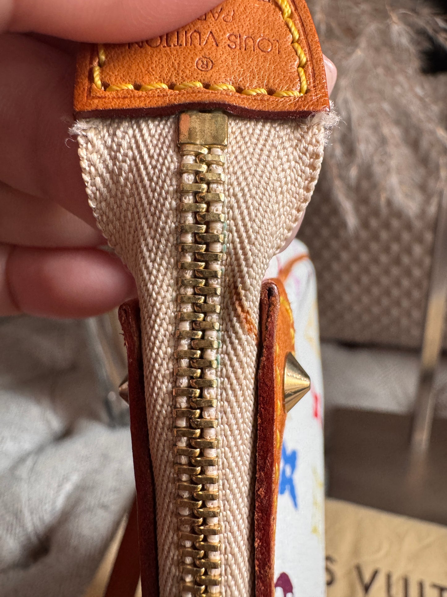LOUIS VUITTON
Monogram Multicolor Pochette Accessoires in Blanc