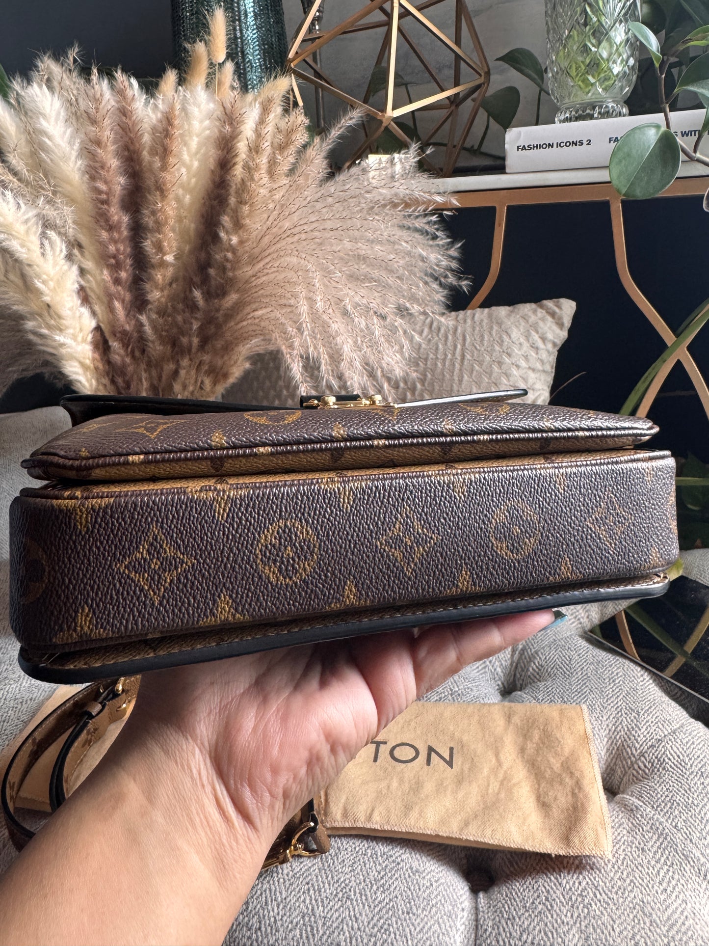 Louis Vuitton Pochette Metis in Reverse Monogram