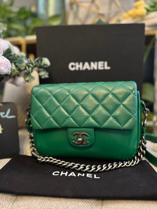 Chanel Rock My Shoulder Flap Green Quilted Calfskin/ Naturally Grained Sheepskin Inner Lining/MAR -Métal Aged Ruthenium Hardware (SN 24221601)