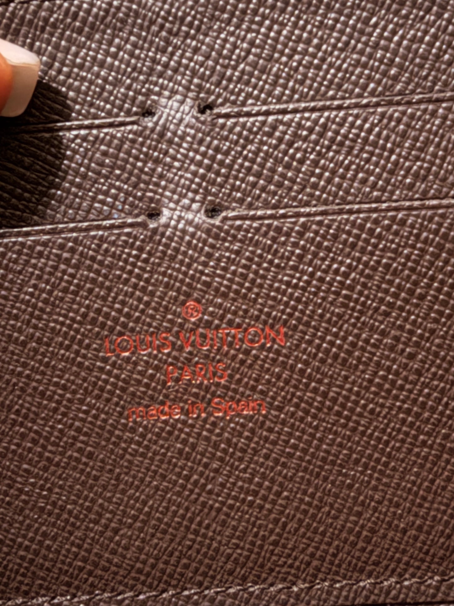 Louis Vuitton Zippy Wallet in Damier Ebene