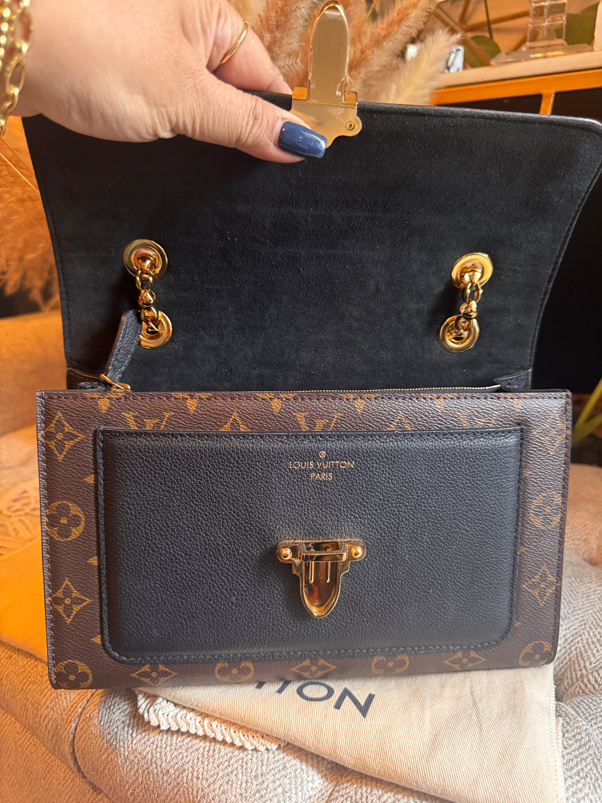 Louis Vuitton Victoire in Monogram and Black Calfskin