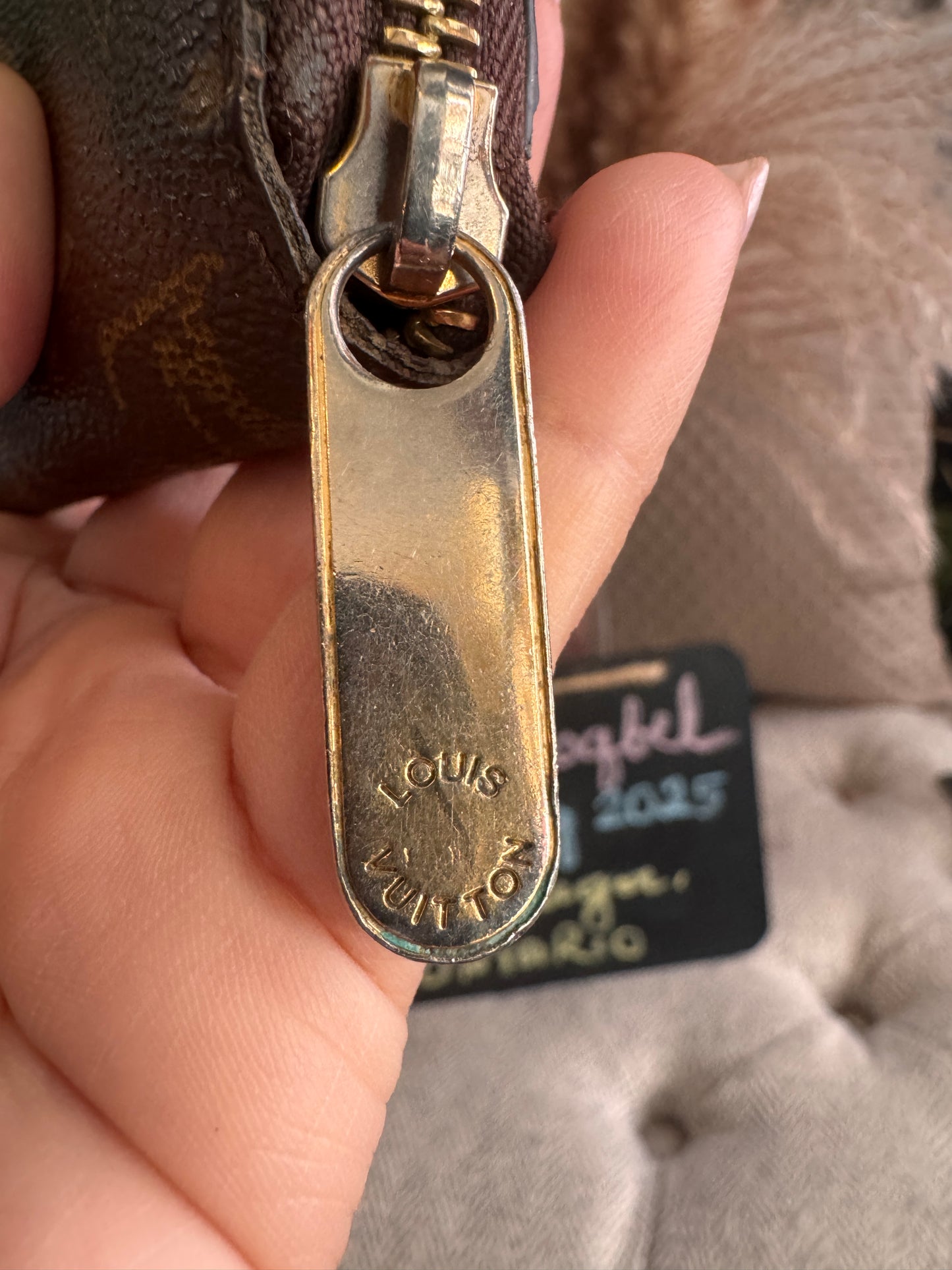 LOUIS VUITTON Zippy Wallet in Monogram