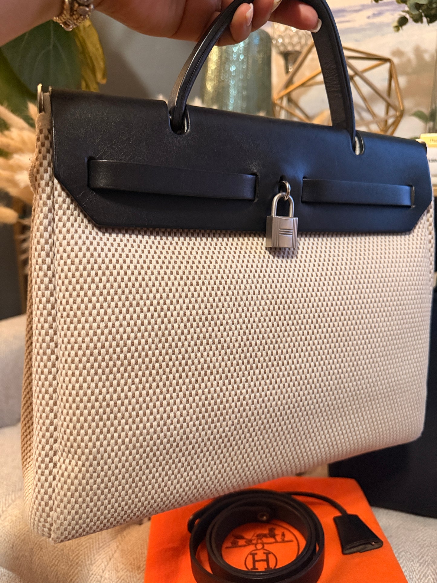 HERMES
Vache Hunter Criss Viking Herbag PM 31 Natural Black with Black Replacement bag