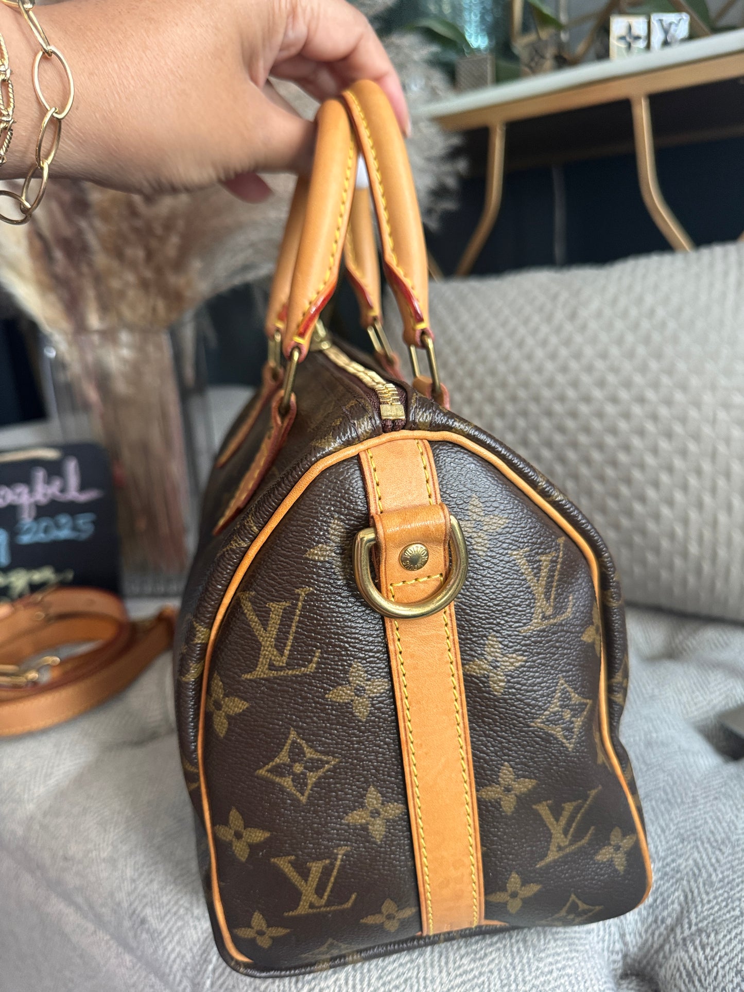 Louis Vuitton Speedy B 25 in monogram