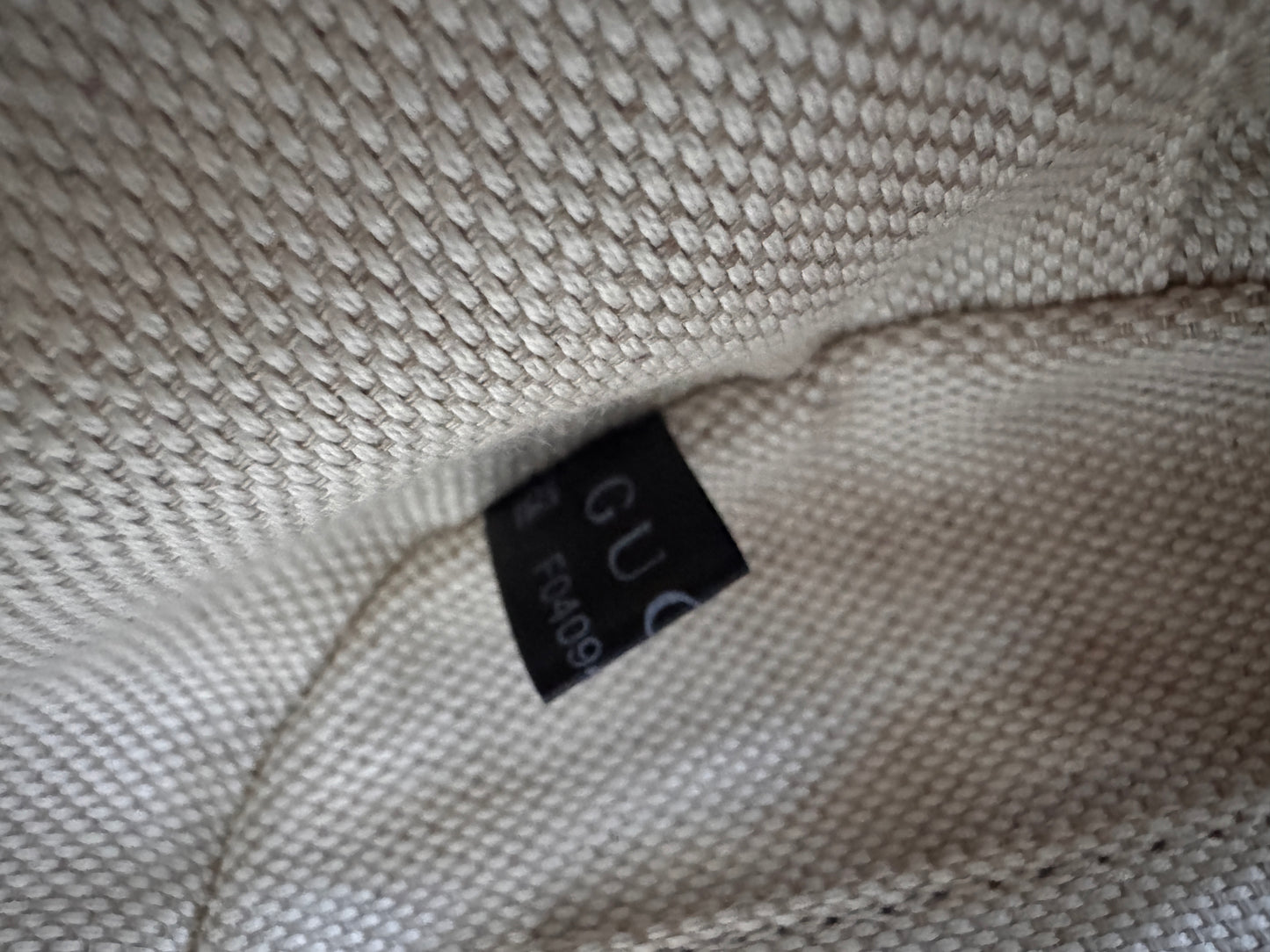 GUCCI 
Pebbled Calfskin Oval Soho Shoulder Bag Beige Camelia