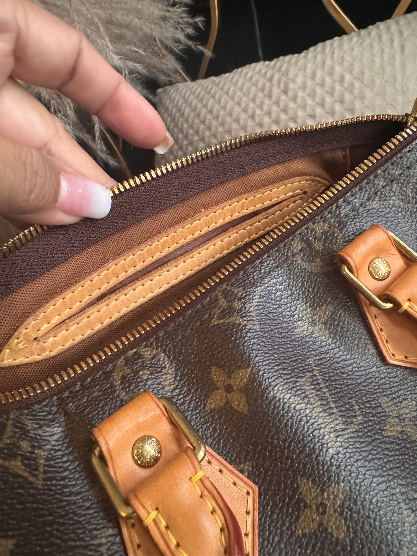 Louis Vuitton Speedy B 25 in monogram