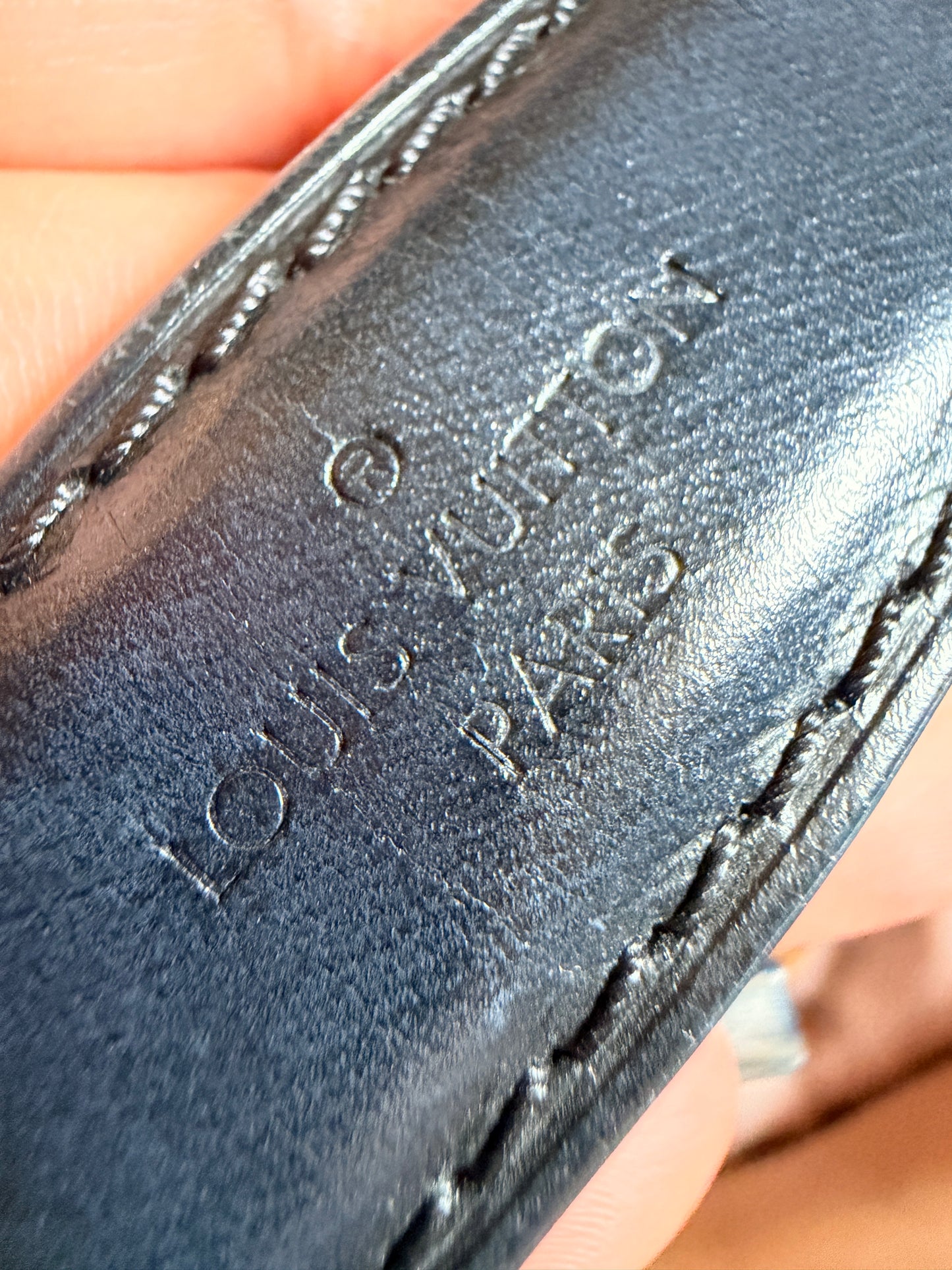 LOUIS VUITTON Pochette Metis in Reverse Monogram-Microchipped